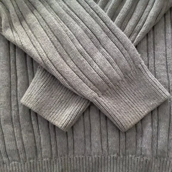 IZOD Cotton Sweater - UNISEX - Picture 3 of 5